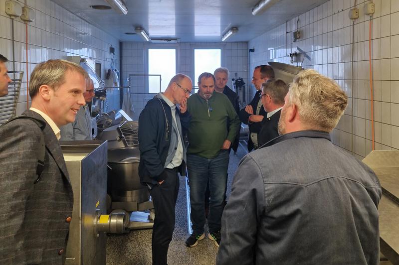 Gespräche am Feldrand: Staatssekretär in Bischofferode