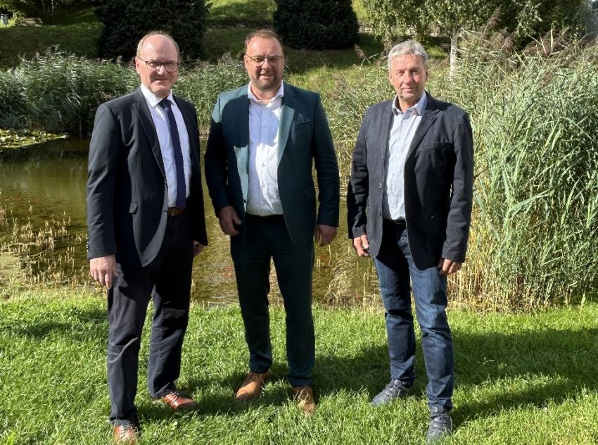 (v.l.) Hans-Benno Wichert, wiedergewählter Präsident des GLFA, Marcus Malsch, Staatssekretär und Uwe Kühne, Land- und Forstwirtschaftliche Arbeitgeberverband Thüringen
