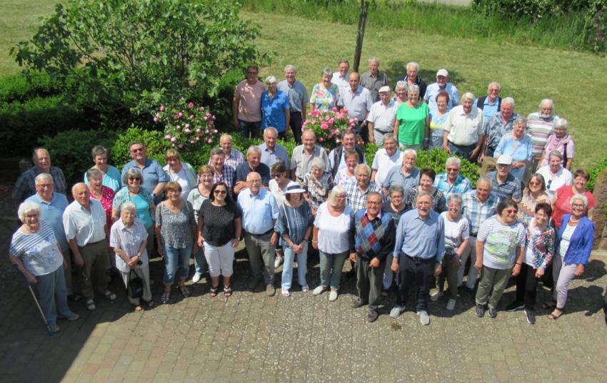Die Teilnehmenden an der Jahrestagung der Deutschen Landsenioren in Sankt Martin (Rheinland-Pfalz)